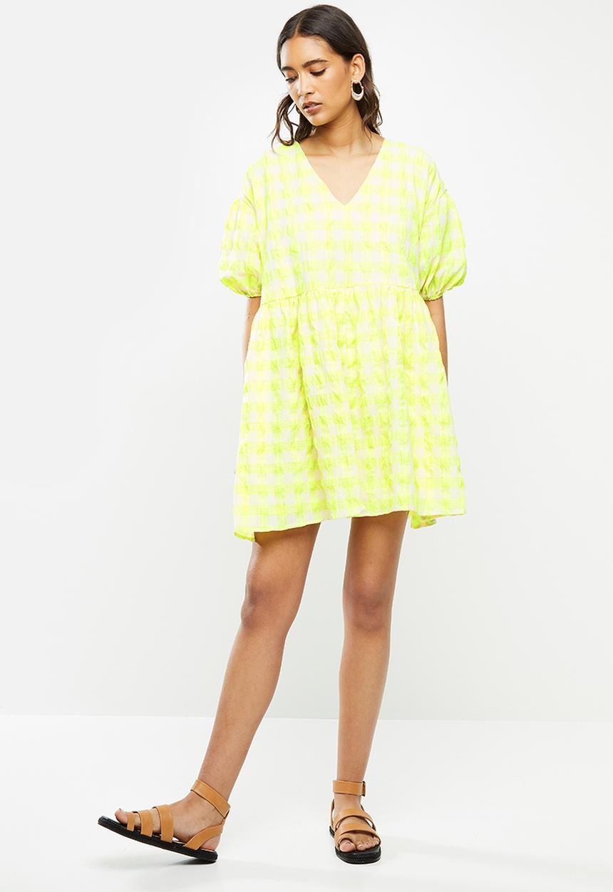 Glamorous - Check swing dress with puff sleeve - neon yellow