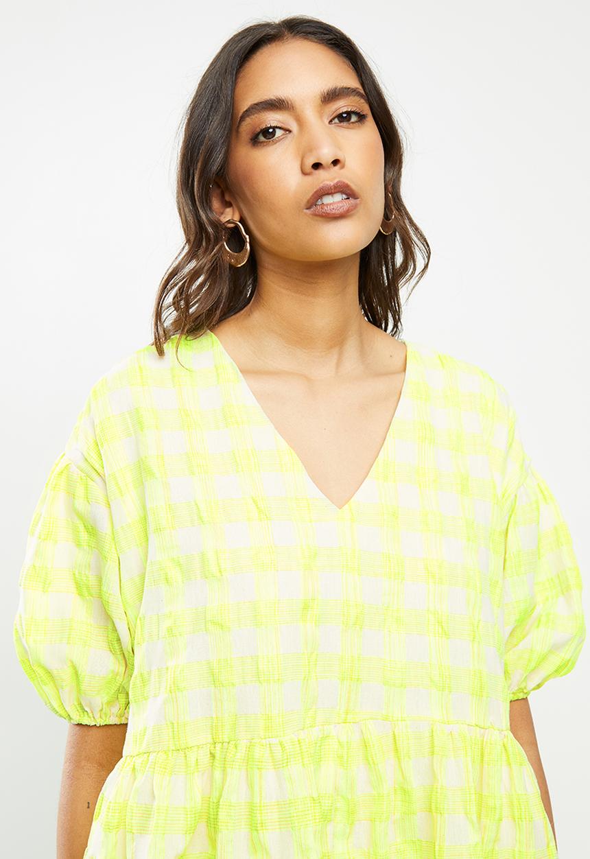 Glamorous - Check swing dress with puff sleeve - neon yellow