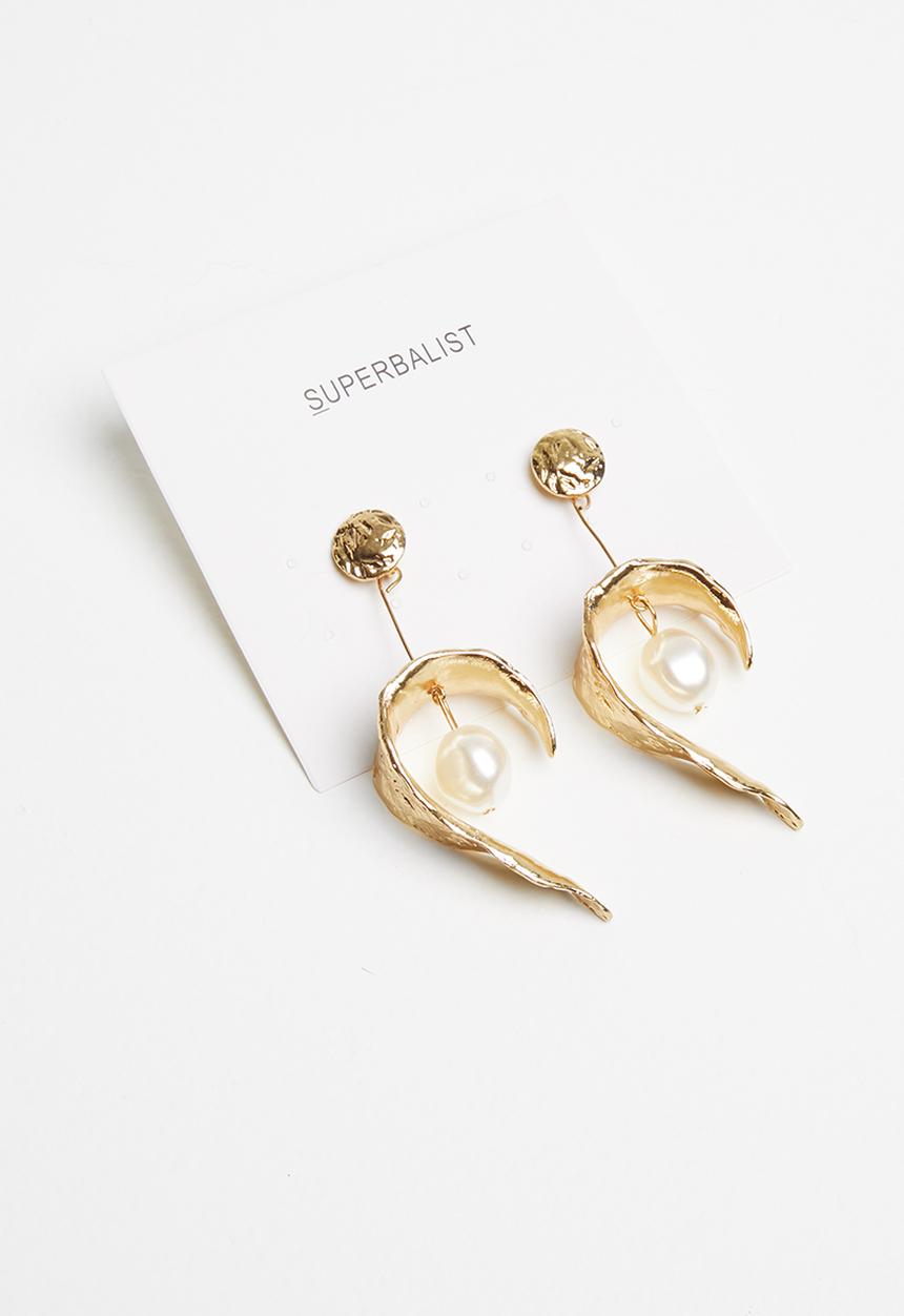 Superbalist - Fallon faux pearl studs - gold