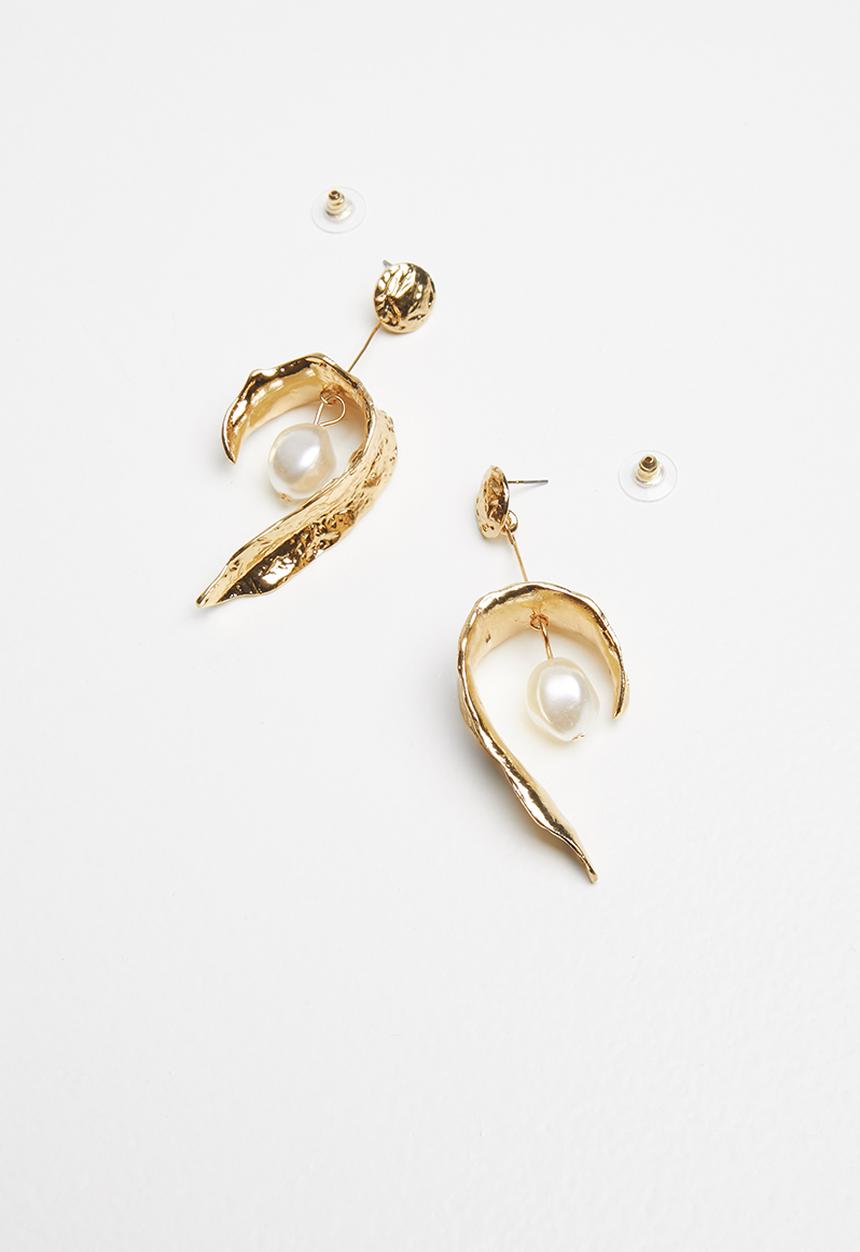 Superbalist - Fallon faux pearl studs - gold
