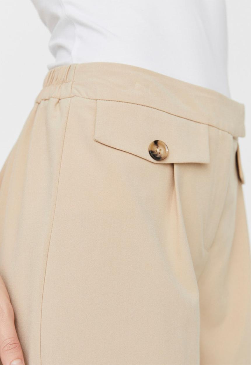 Vero Moda - Ofelia shorts - beige