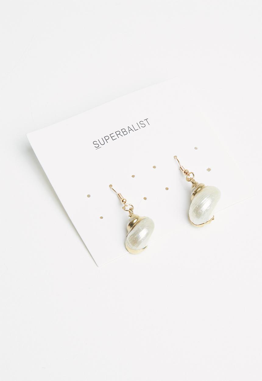 Superbalist - Shell shaped earrings - cream & gold