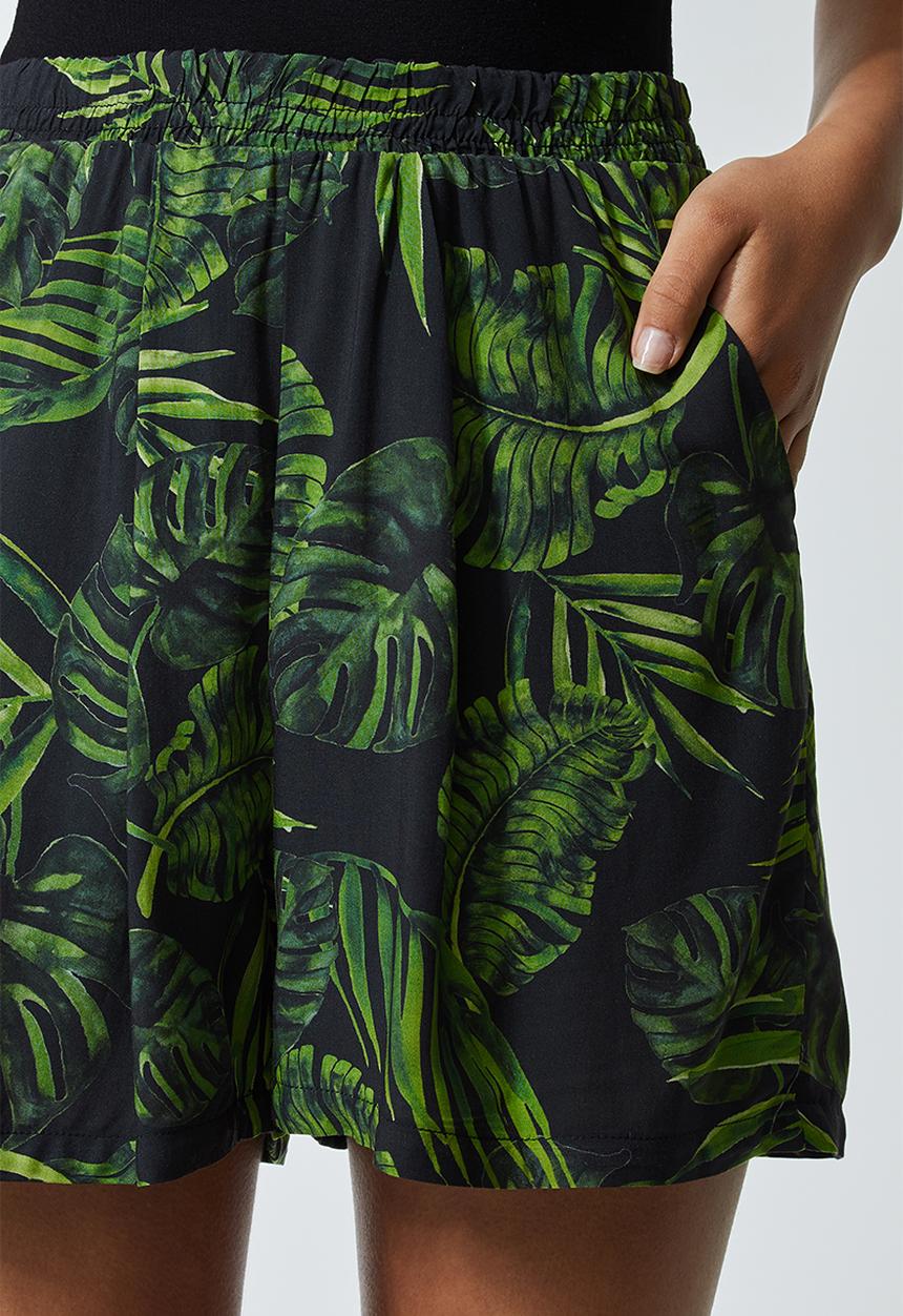 Superbalist - Pull on shorts - green & black 