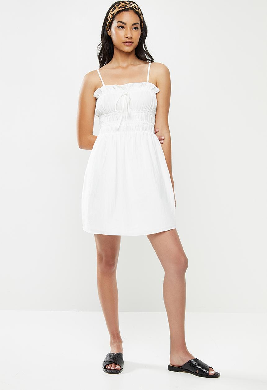 Glamorous - Petite ruched bodice mini with spaghetti straps - white