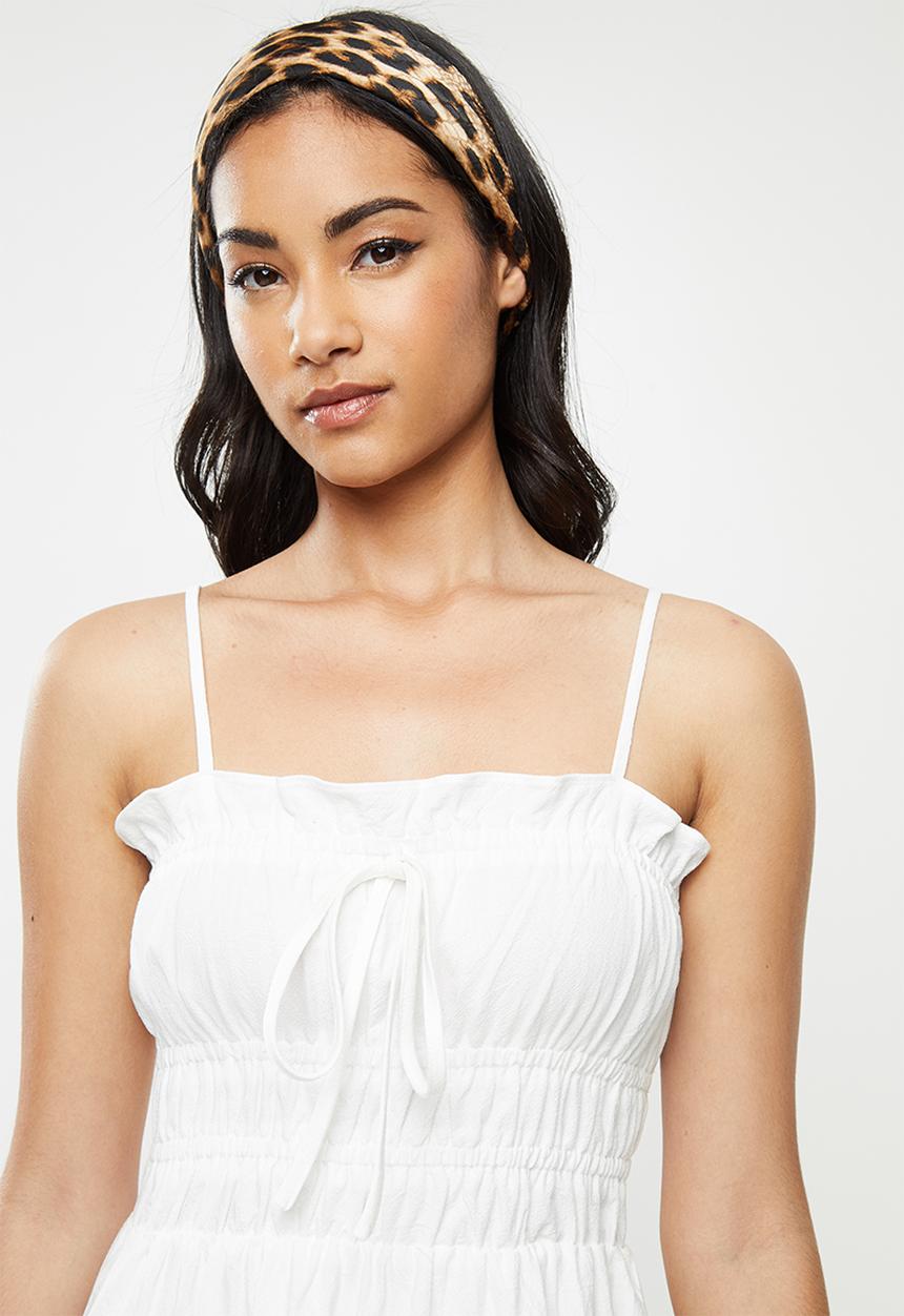 Glamorous - Petite ruched bodice mini with spaghetti straps - white