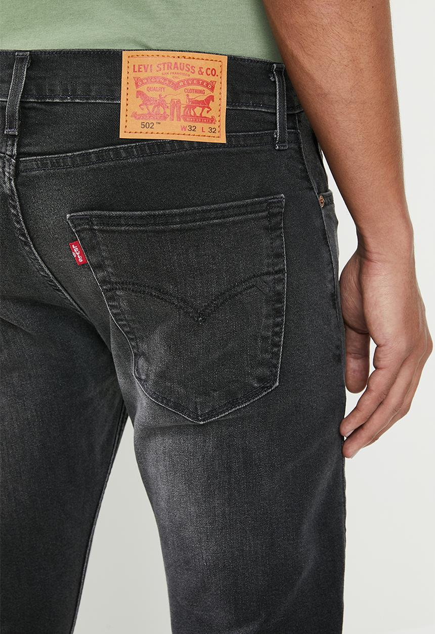 Levi’s® - 502 Taper stop breakin adv - black