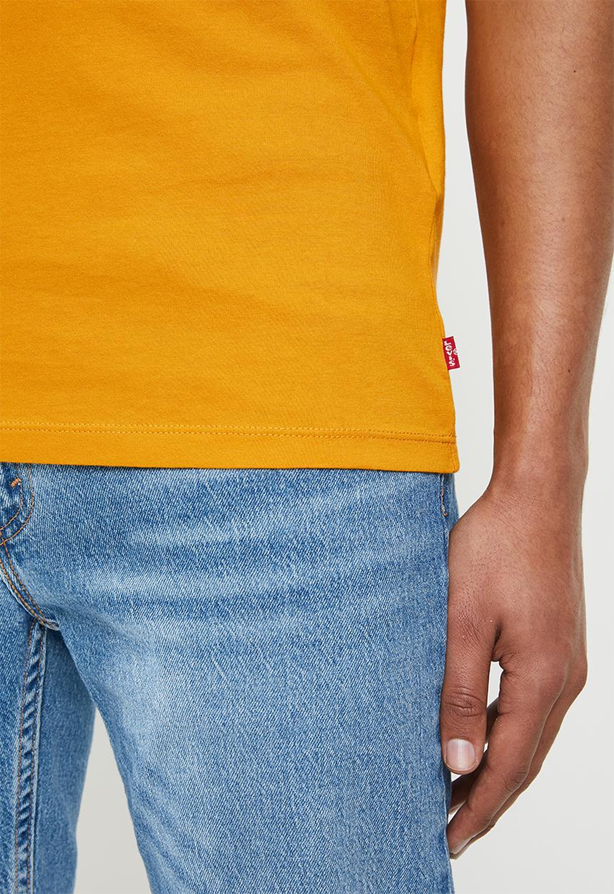 Levi’s® - Boxtab graphic tee - yellow