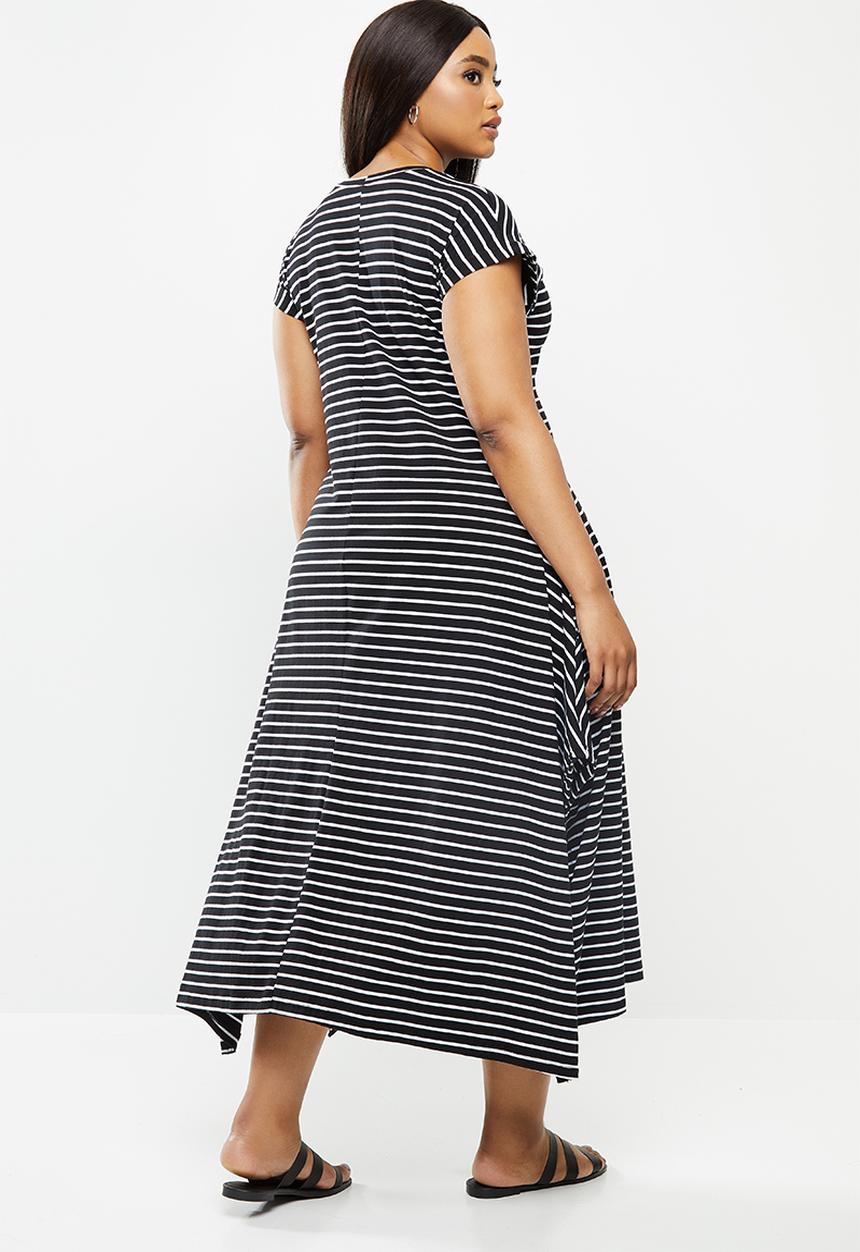 Me&B - Plus easy knit hanky dress - black & white 