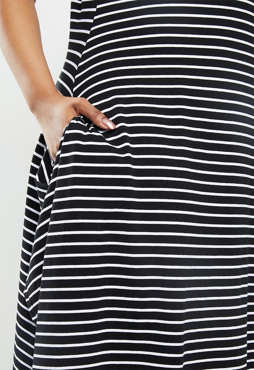 Me&B - Plus easy knit hanky dress - black & white 