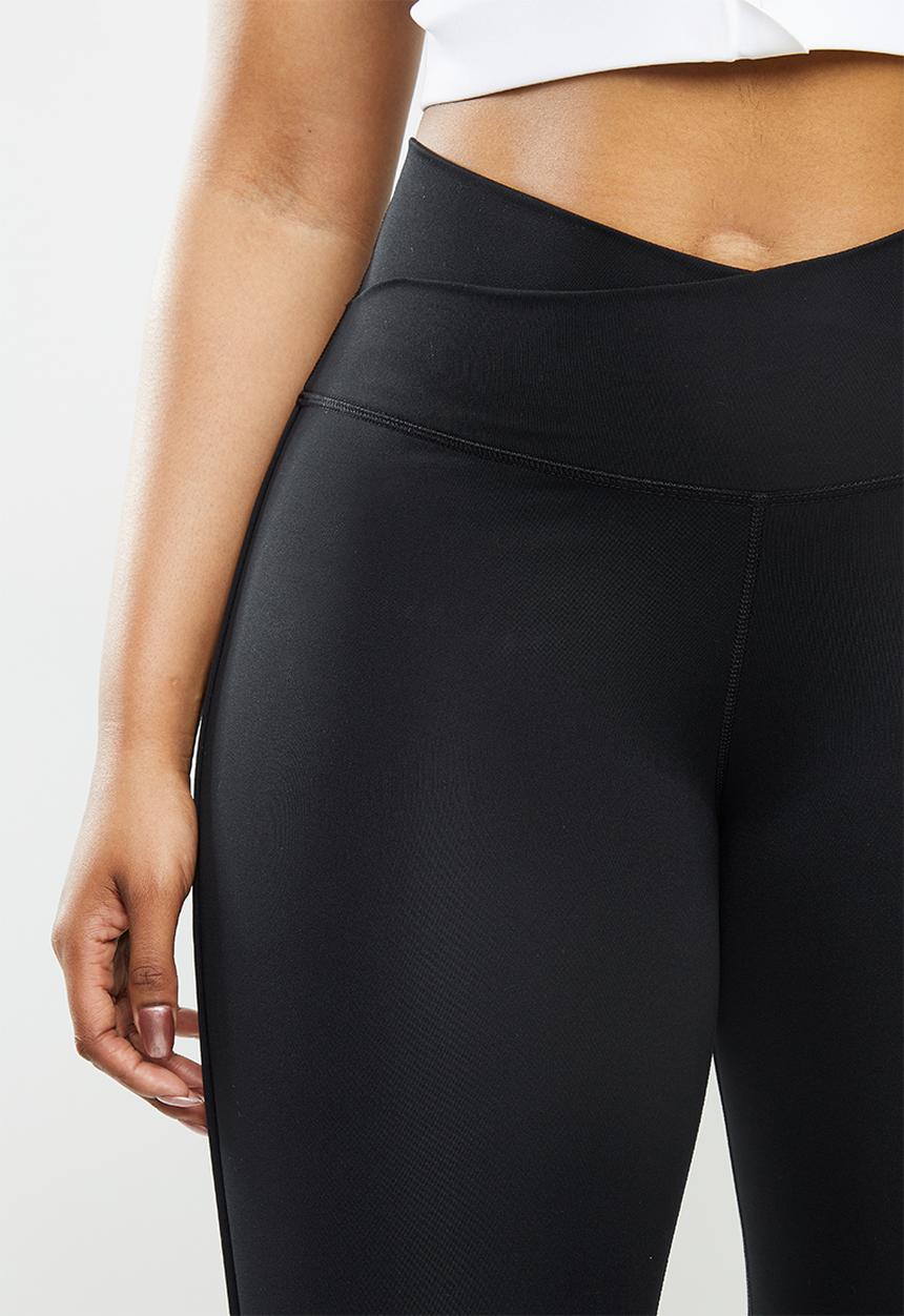 Nike - Yoga core cln cutout 7/8 tight - black
