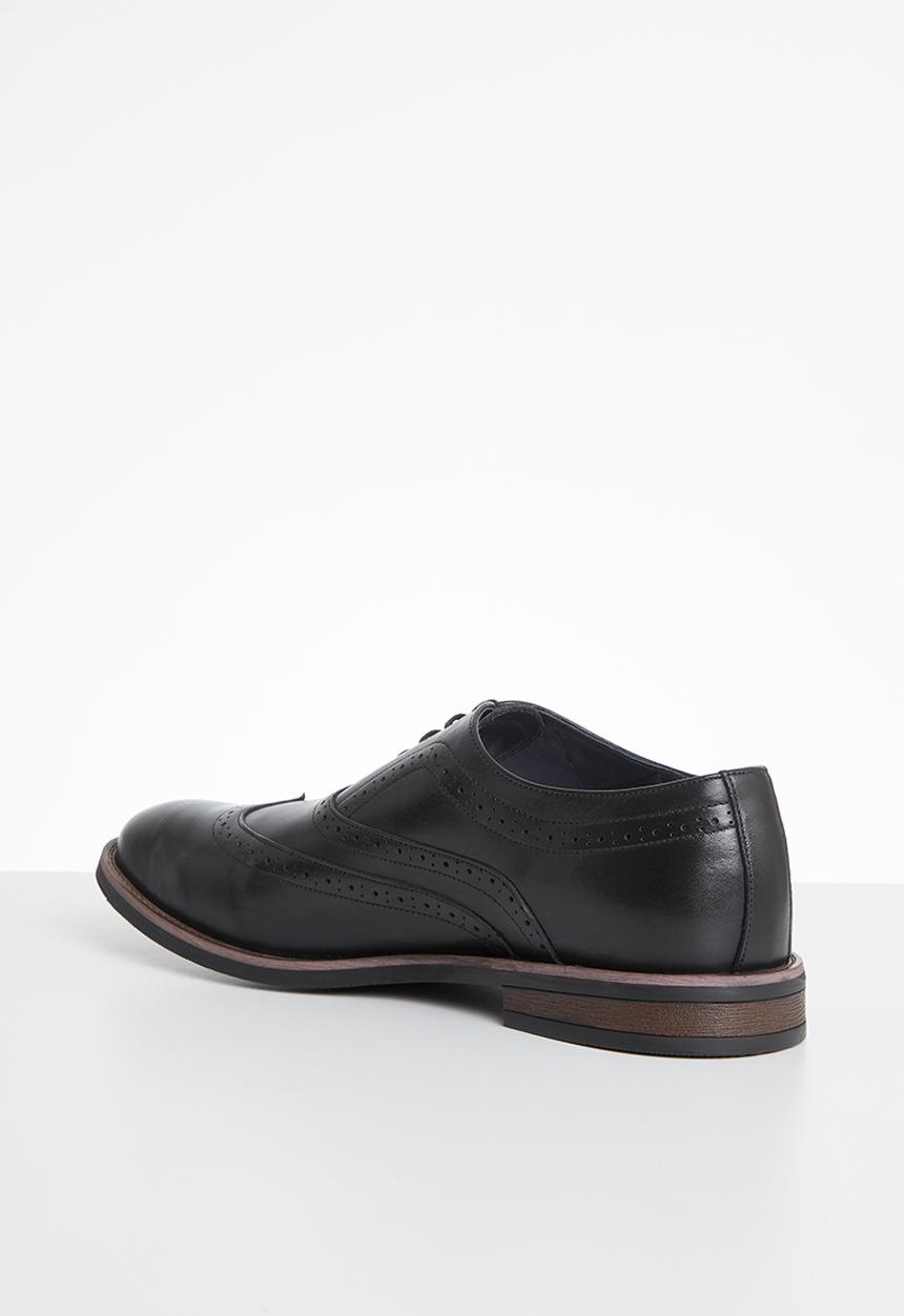 John Drake - Wingcap brogue - black