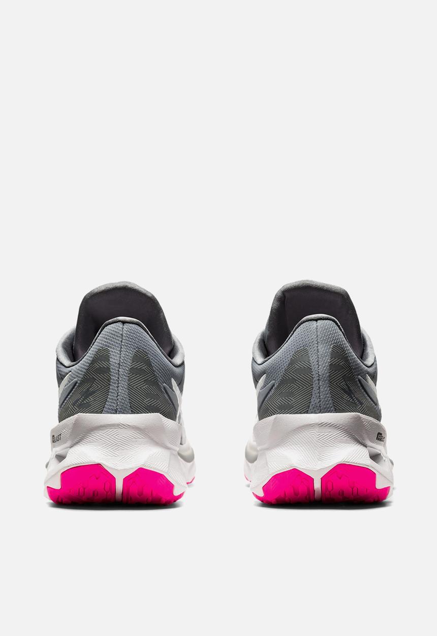 ASICS - Novablast - sheet rock & white