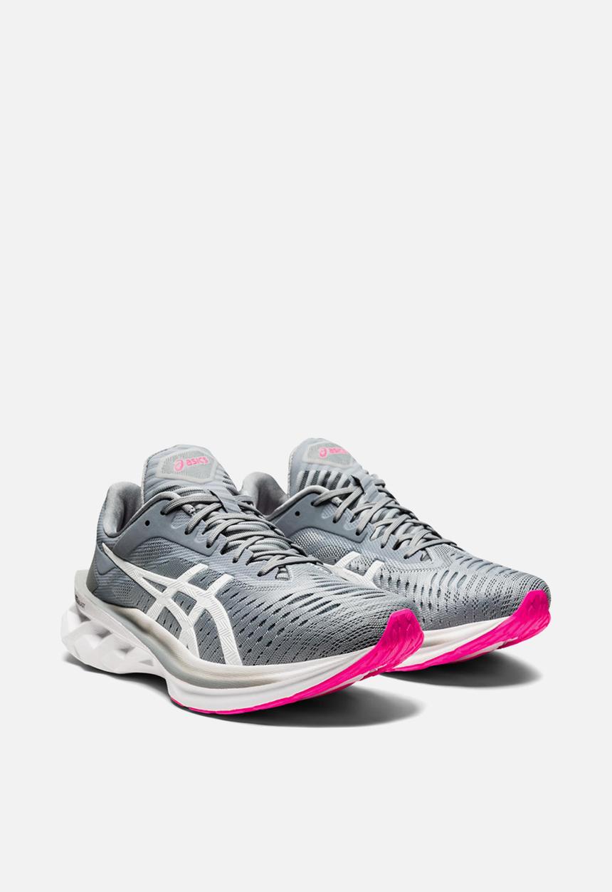 ASICS - Novablast - sheet rock & white