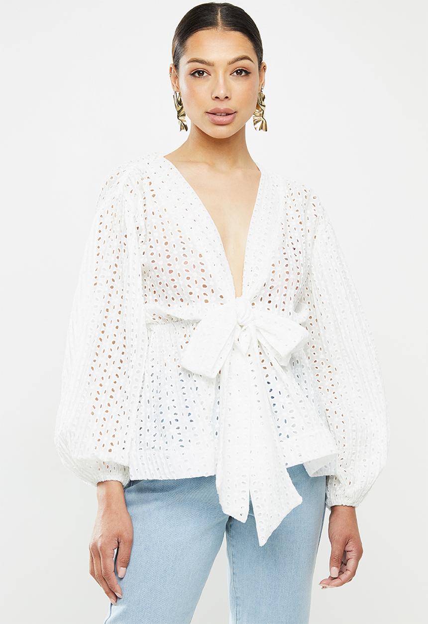Missguided - Broderie anglais plunge flip hem blouse - white