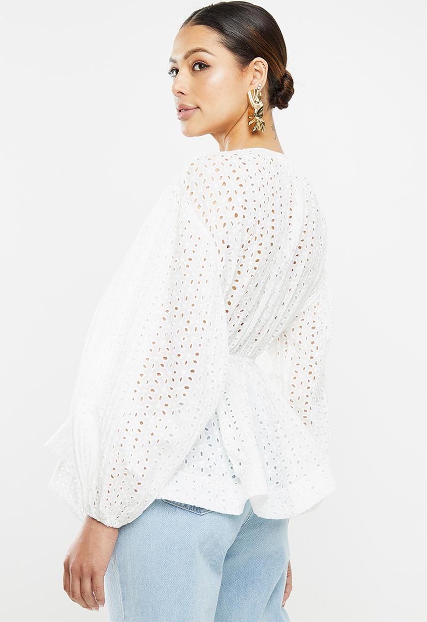 Missguided - Broderie anglais plunge flip hem blouse - white