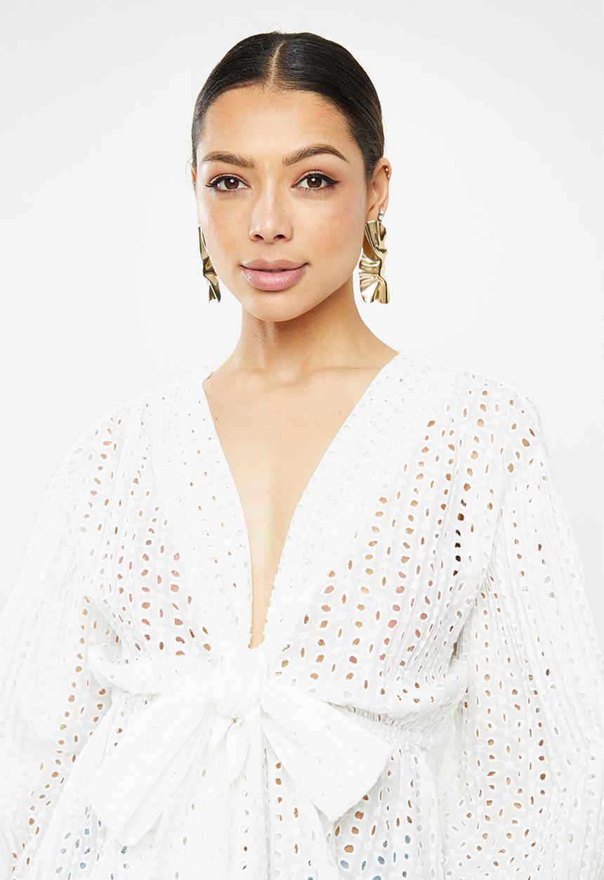 Missguided - Broderie anglais plunge flip hem blouse - white