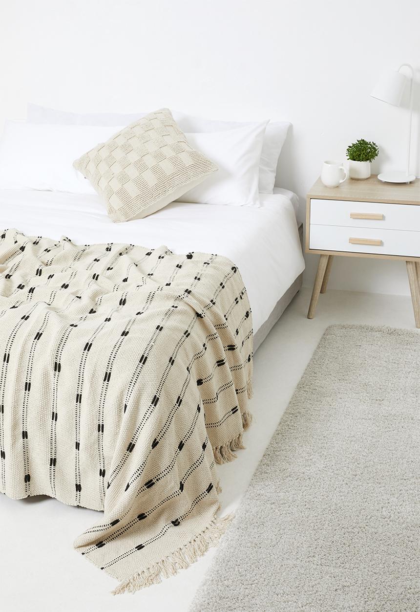 Sixth Floor - Joey pom pom throw - white