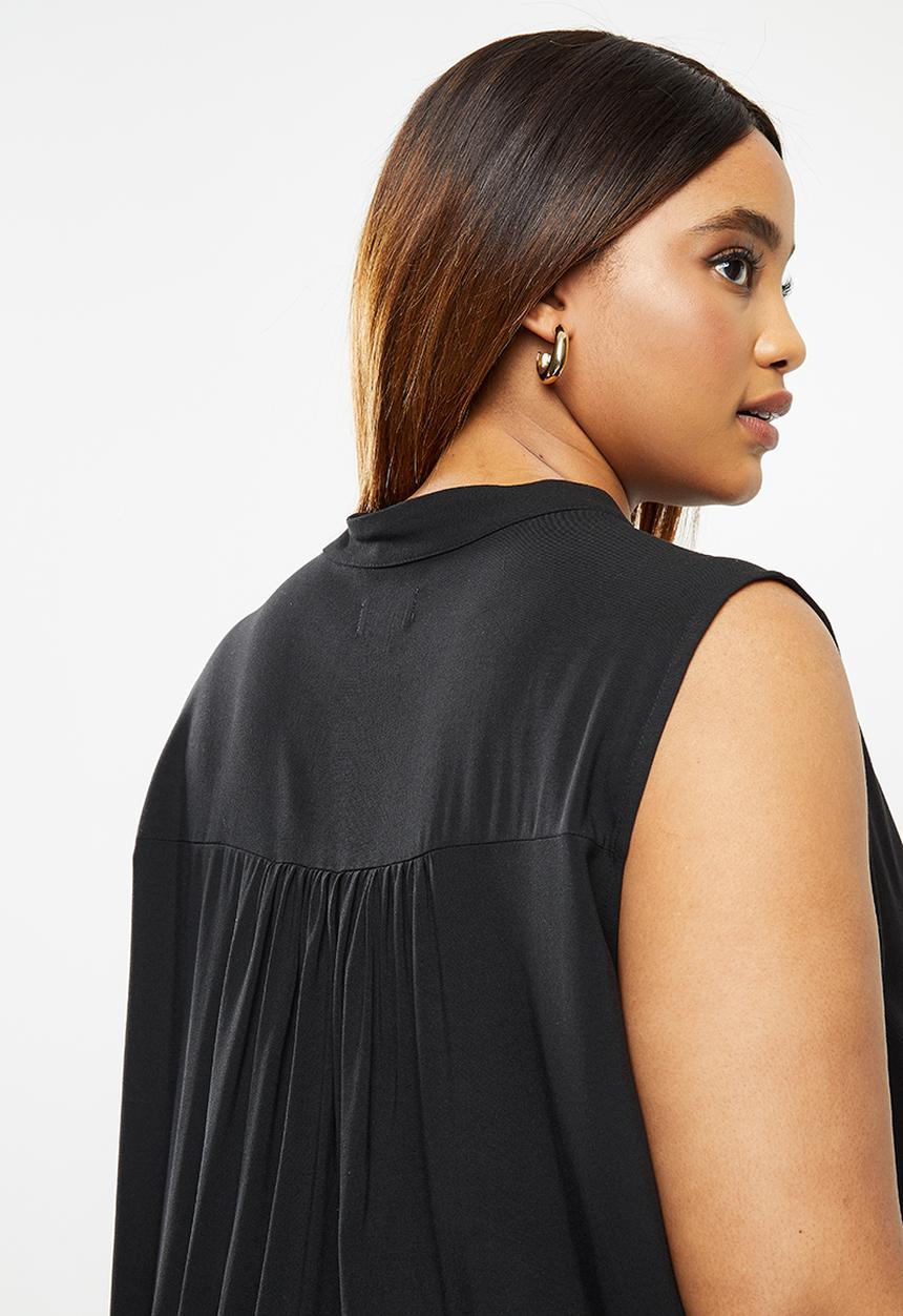 edit Plus - V-neck a-line shell top - black