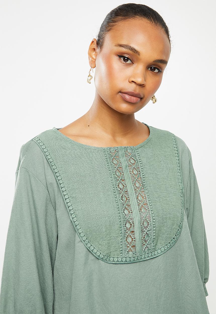 edit - Puff sleeve embroidered tee - sage