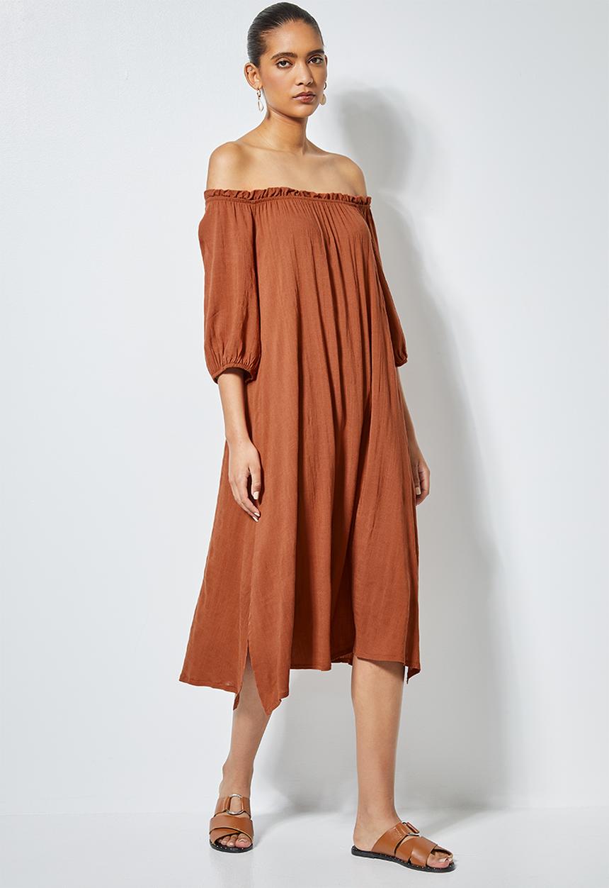 Superbalist - Textured off the shoulder dress- tobacco 