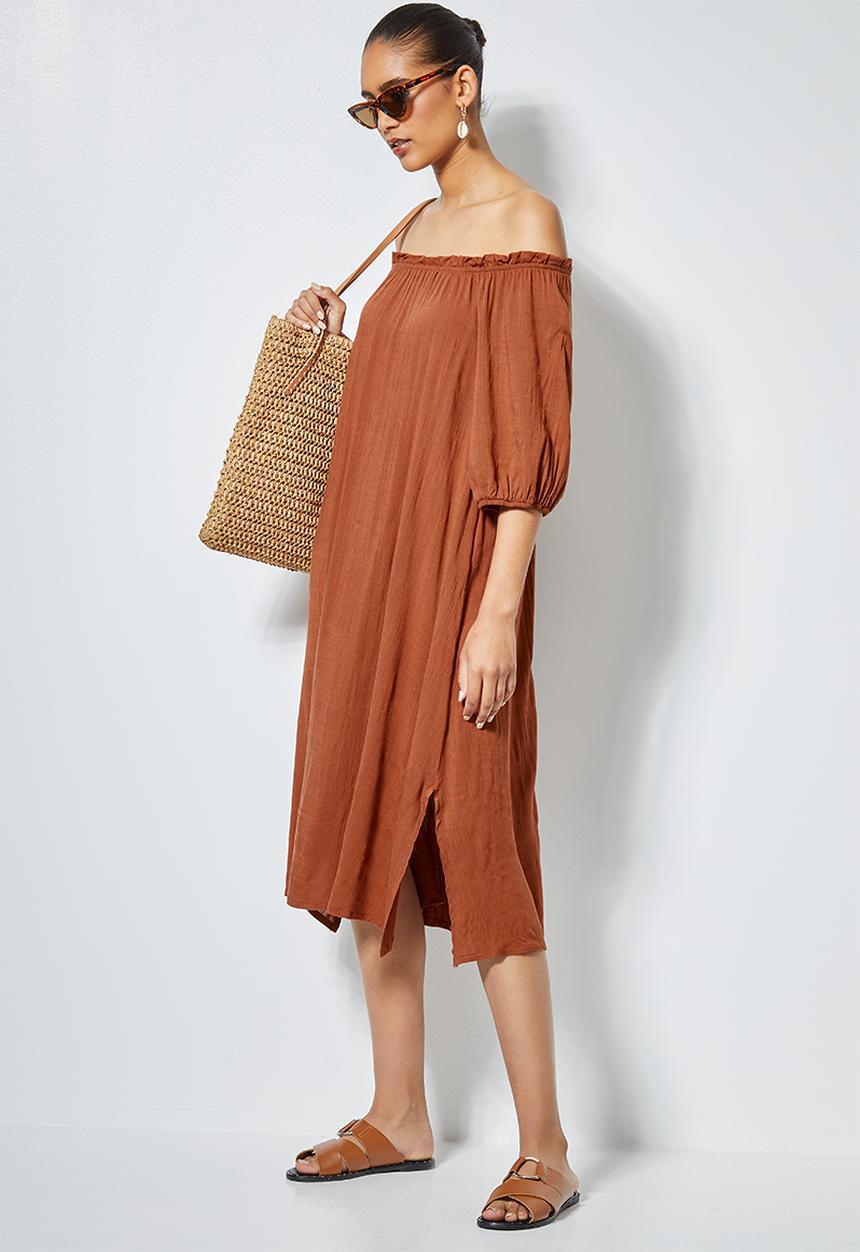 Superbalist - Textured off the shoulder dress- tobacco 