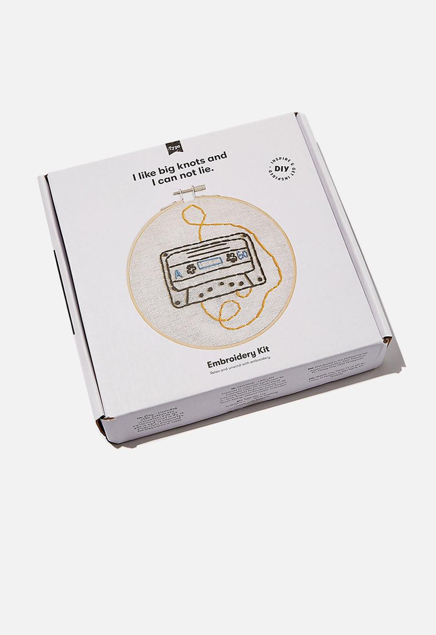Typo - Embroidery kit - music