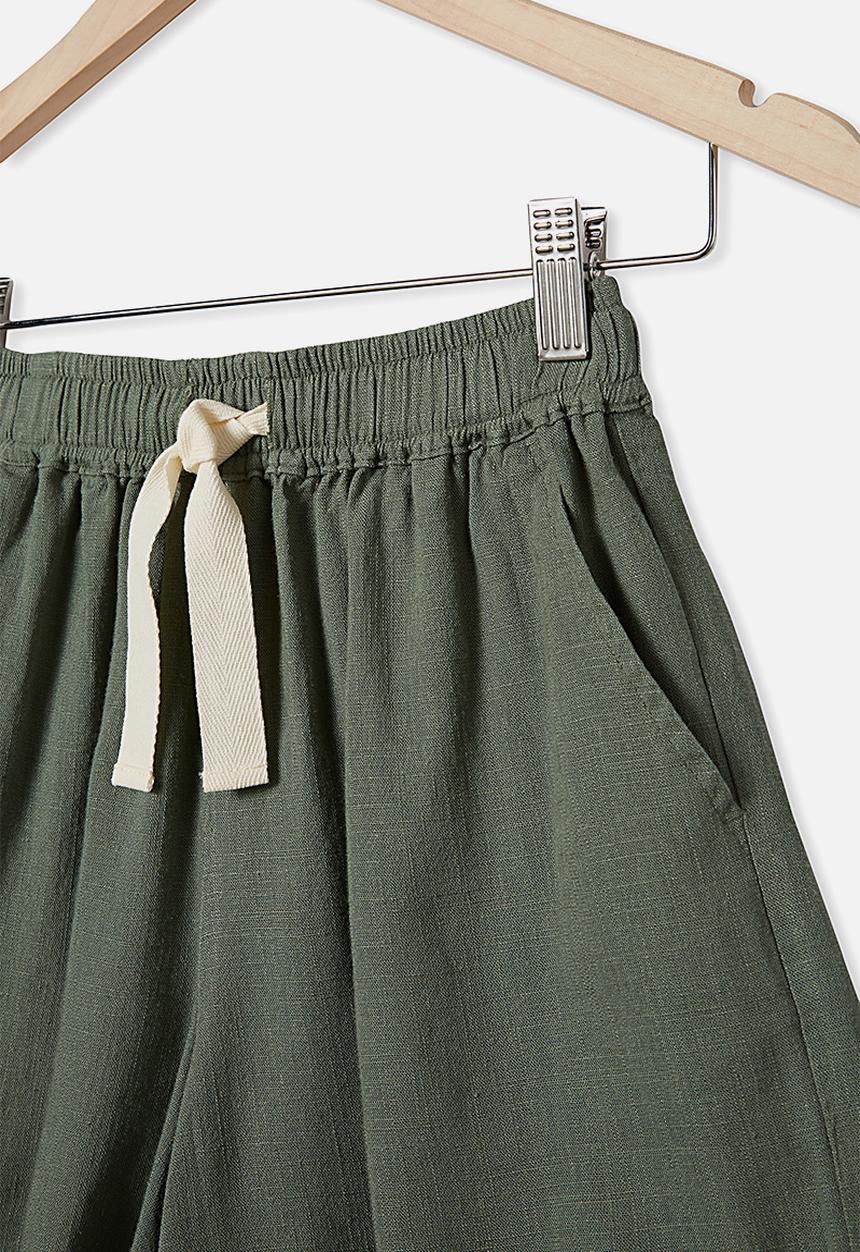 Free by Cotton On - Chelsea woven short - swag green