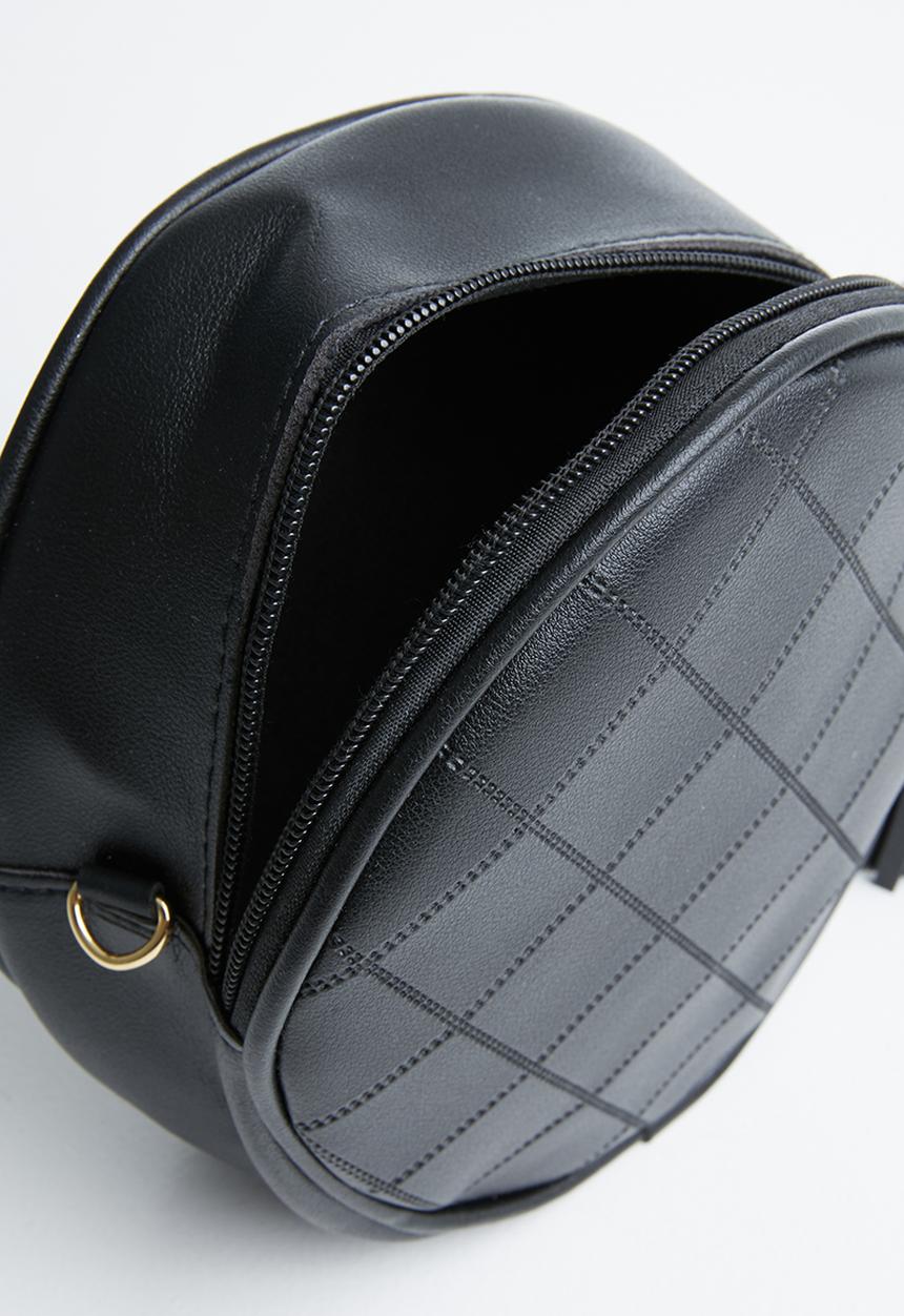 Superbalist - Diamond quilted crossbody - black