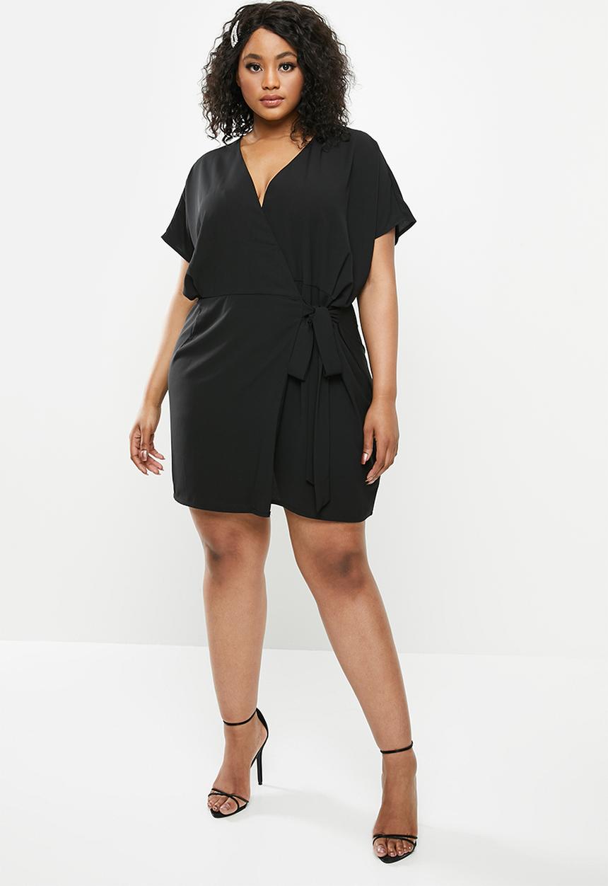 Missguided - Plus kimono short sleeve wrap dress - black