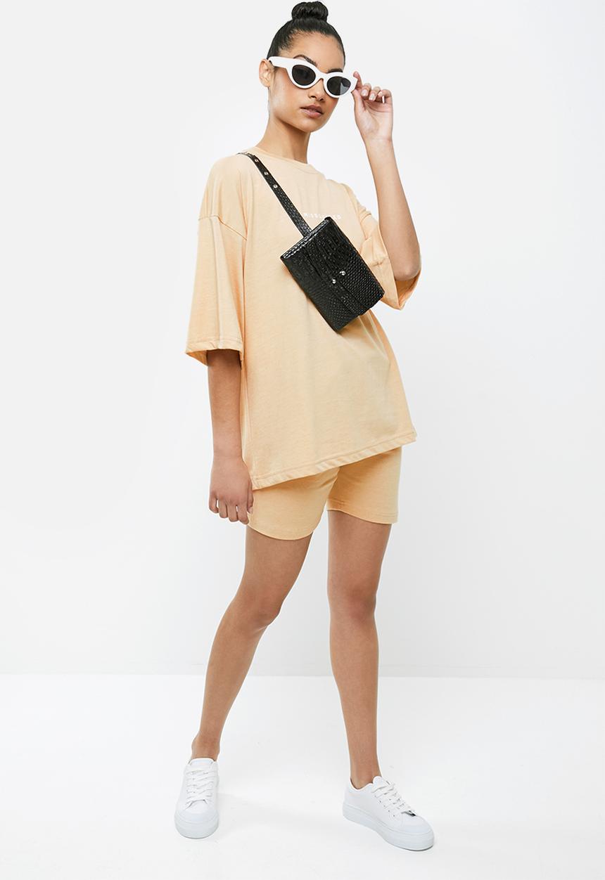 Missguided - Petite over sized T-shirt cycling short set - sand