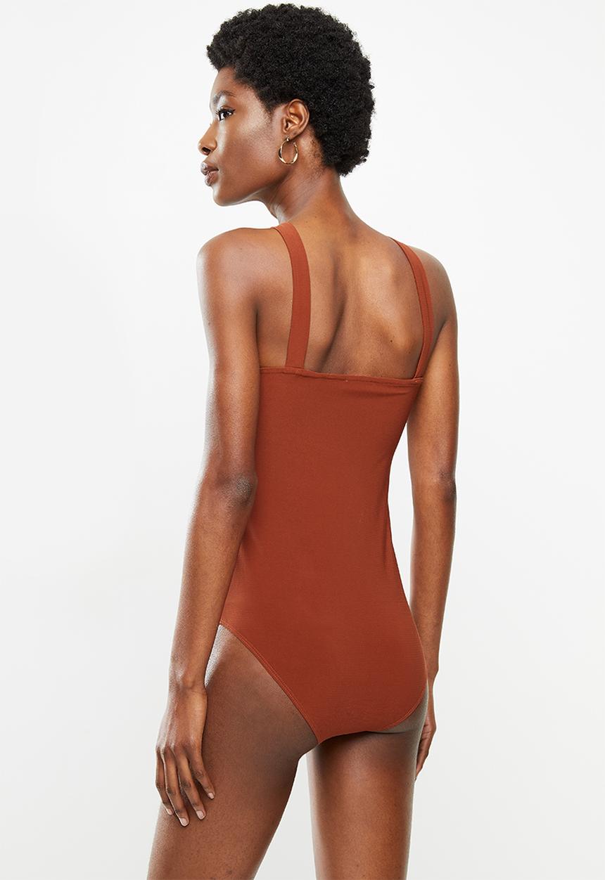 VELVET - Twist keyhole knit bodysuit - rust