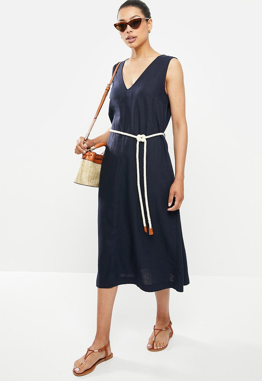 edit - V-neck swing linen dress - navy