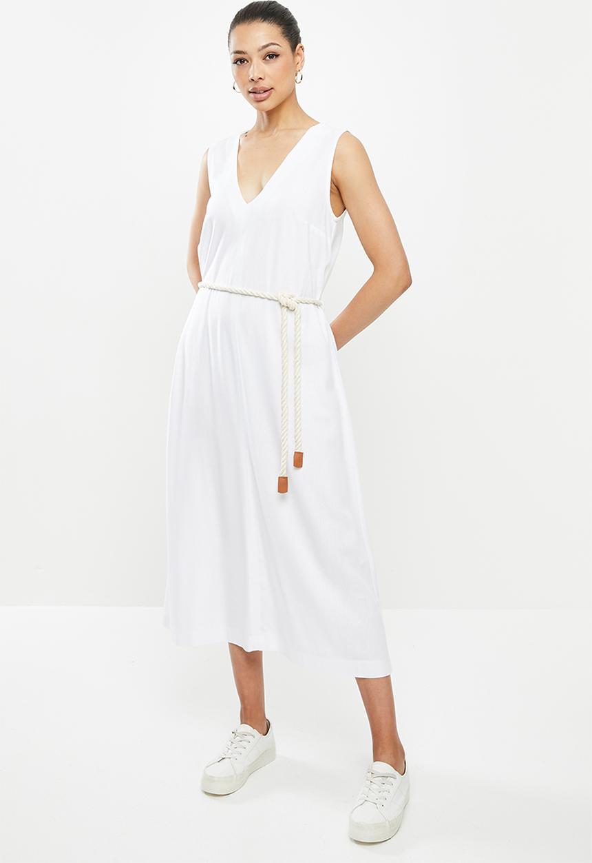 edit - V-neck swing linen dress - white