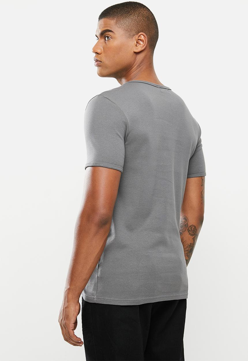 STYLE REPUBLIC - Ace V-neck muscle tee - grey
