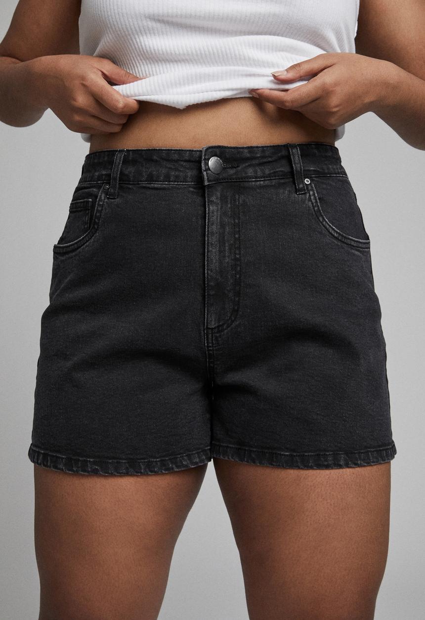 Cotton On - Curve mom high waist denim short - stinewash black