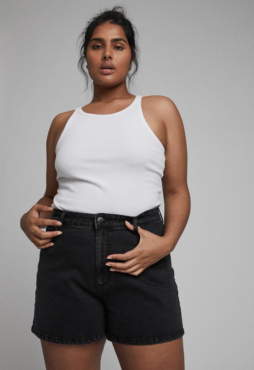 Cotton On - Curve mom high waist denim short - stinewash black