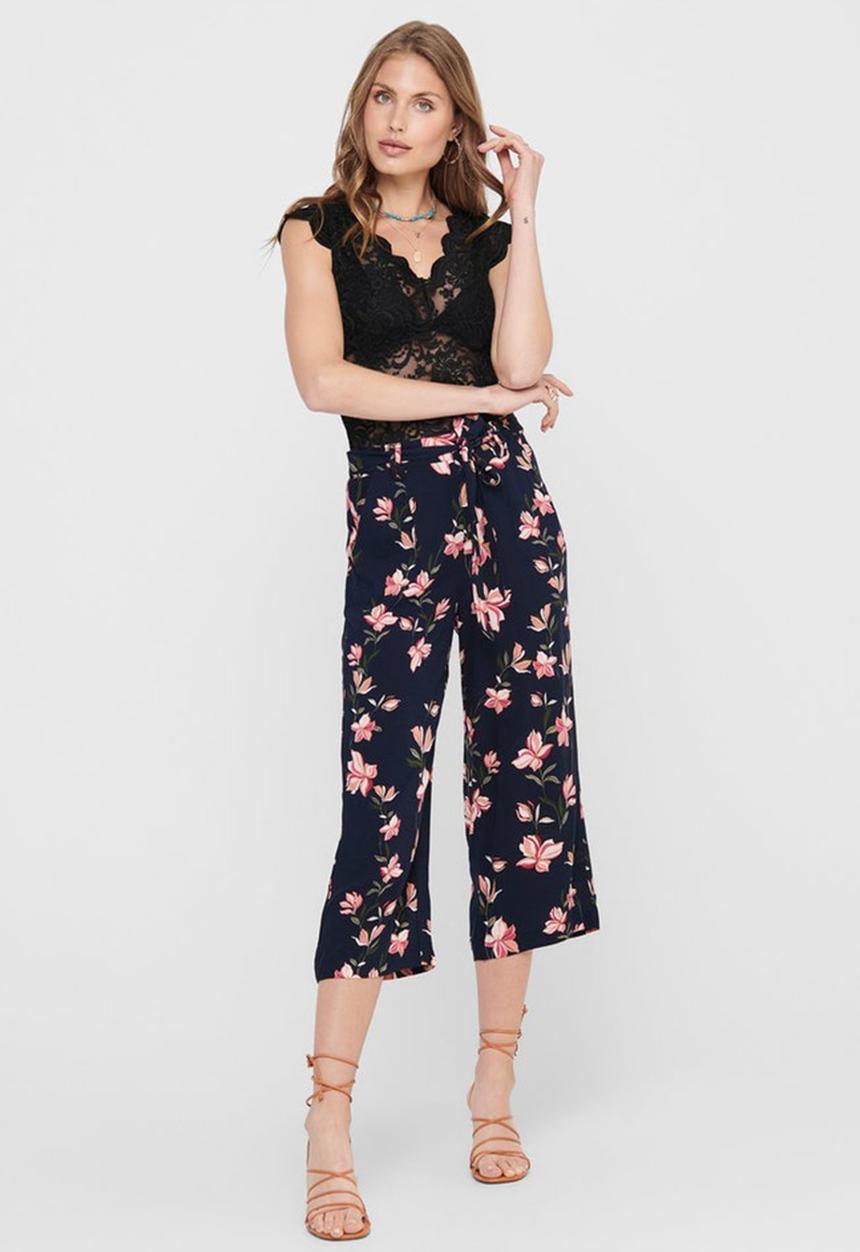 ONLY - Alba short sleeve v-neck top - black