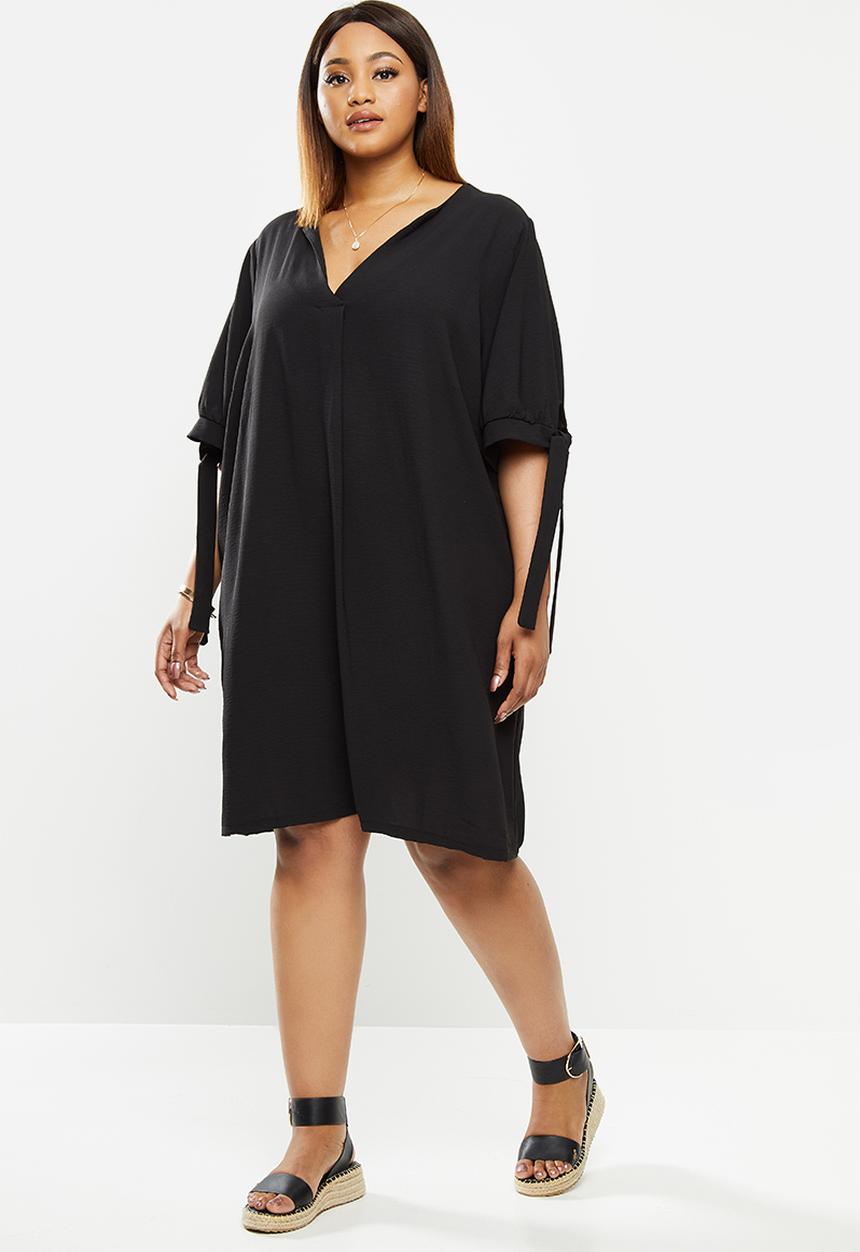 edit Plus - Notch neck tie sleeve shift dress - black