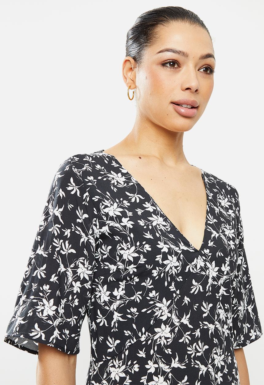 edit - Curved waist midi dress - black & white