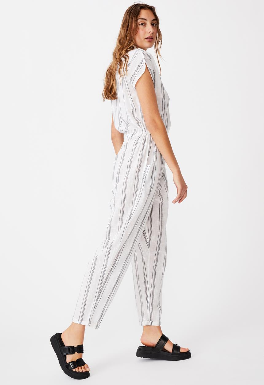 Cotton On - Woven Jasmine utility jumpsuit - white & black 