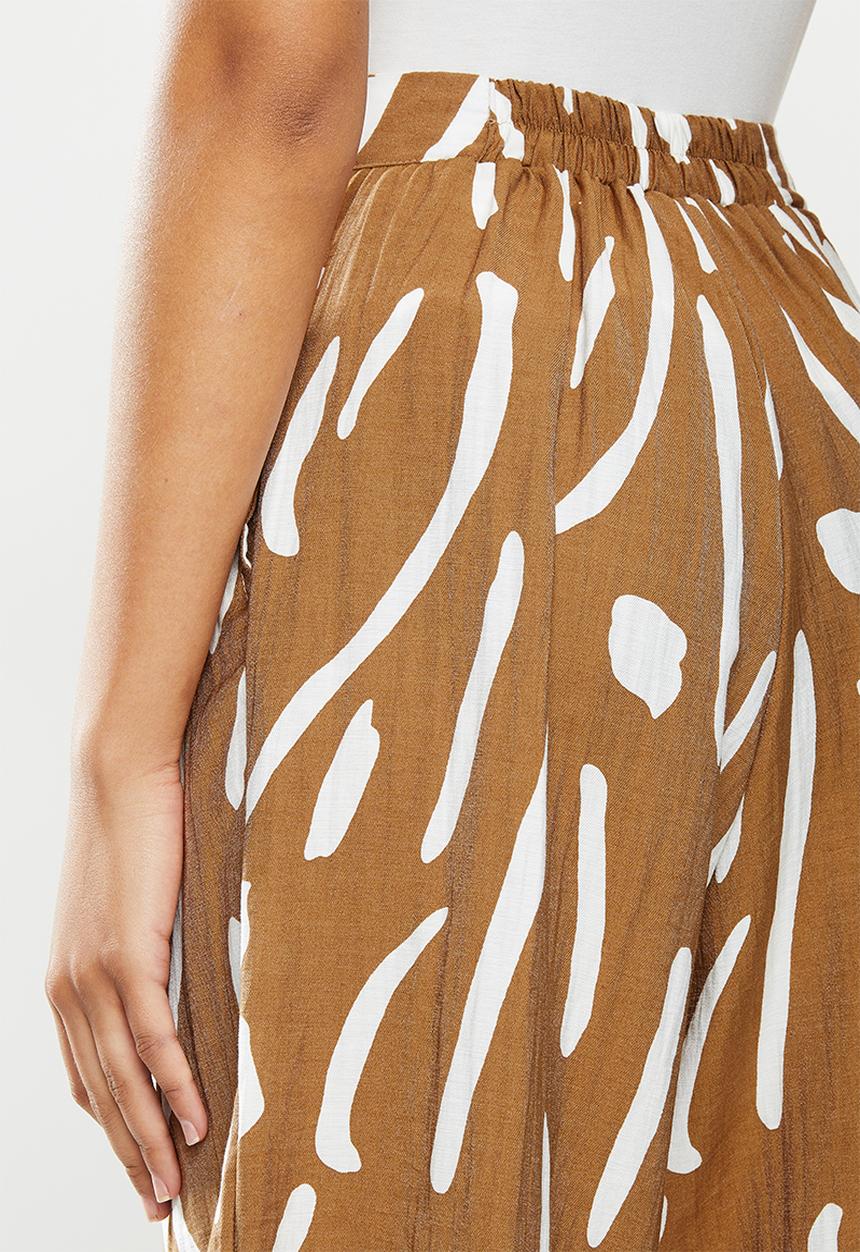 Me&B - Camel & milk printed bermuda short - multi 