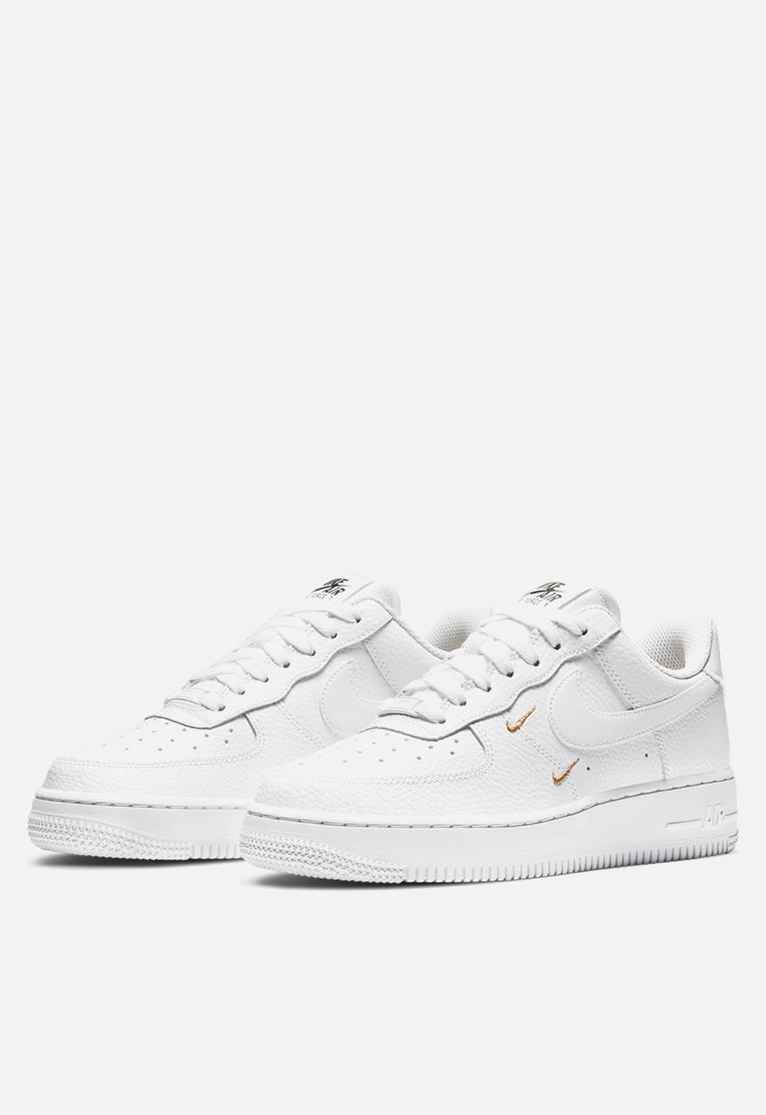 Nike - Air Force 1 '07 Essential - white-metallic gold-black