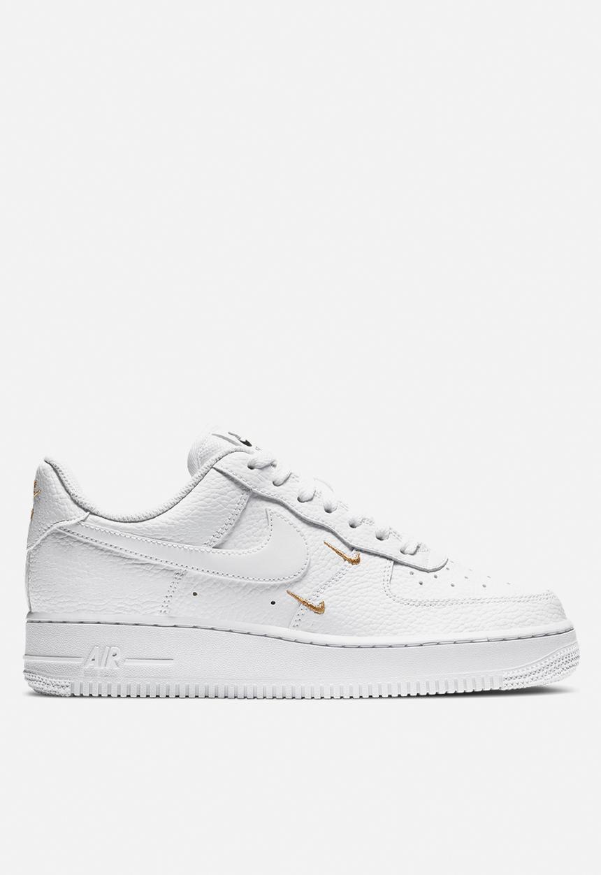 Nike - Air Force 1 '07 Essential - white-metallic gold-black