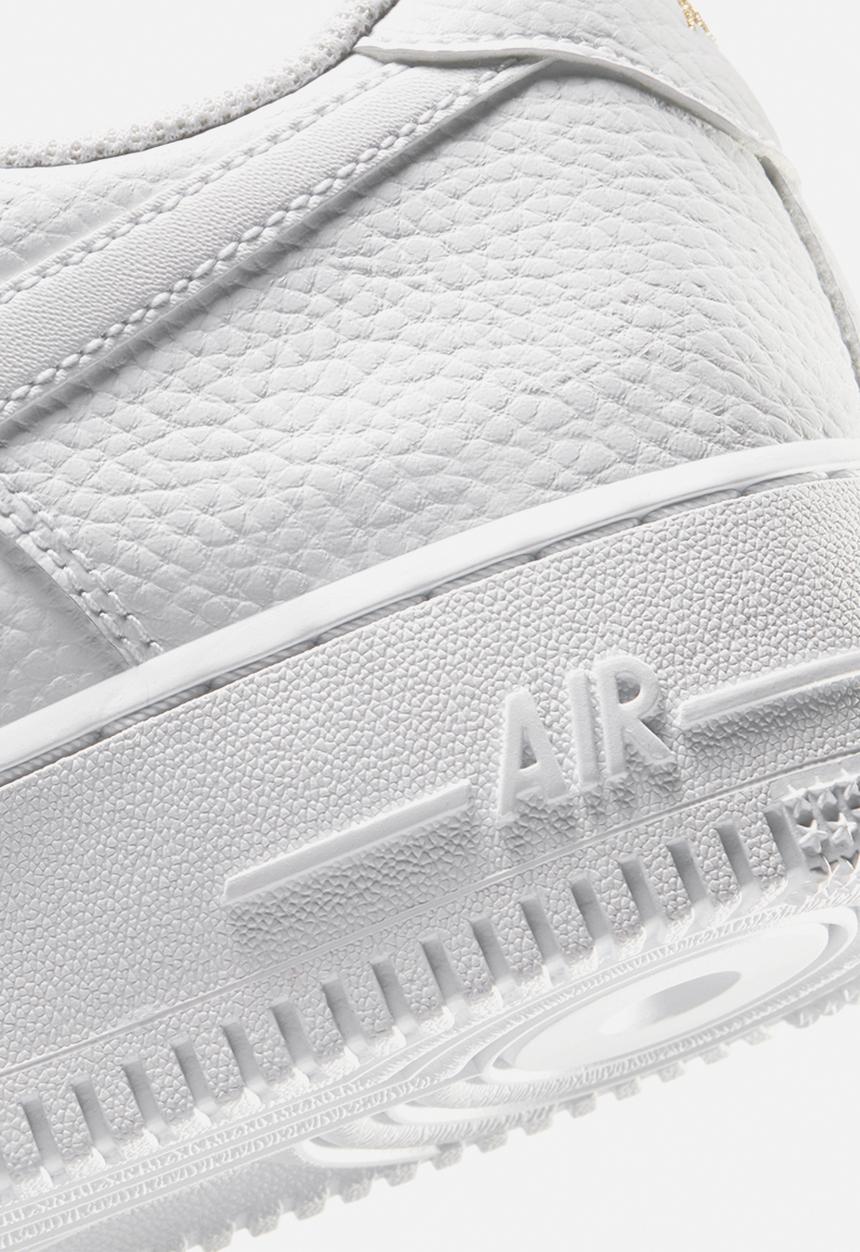 Nike - Air Force 1 '07 Essential - white-metallic gold-black