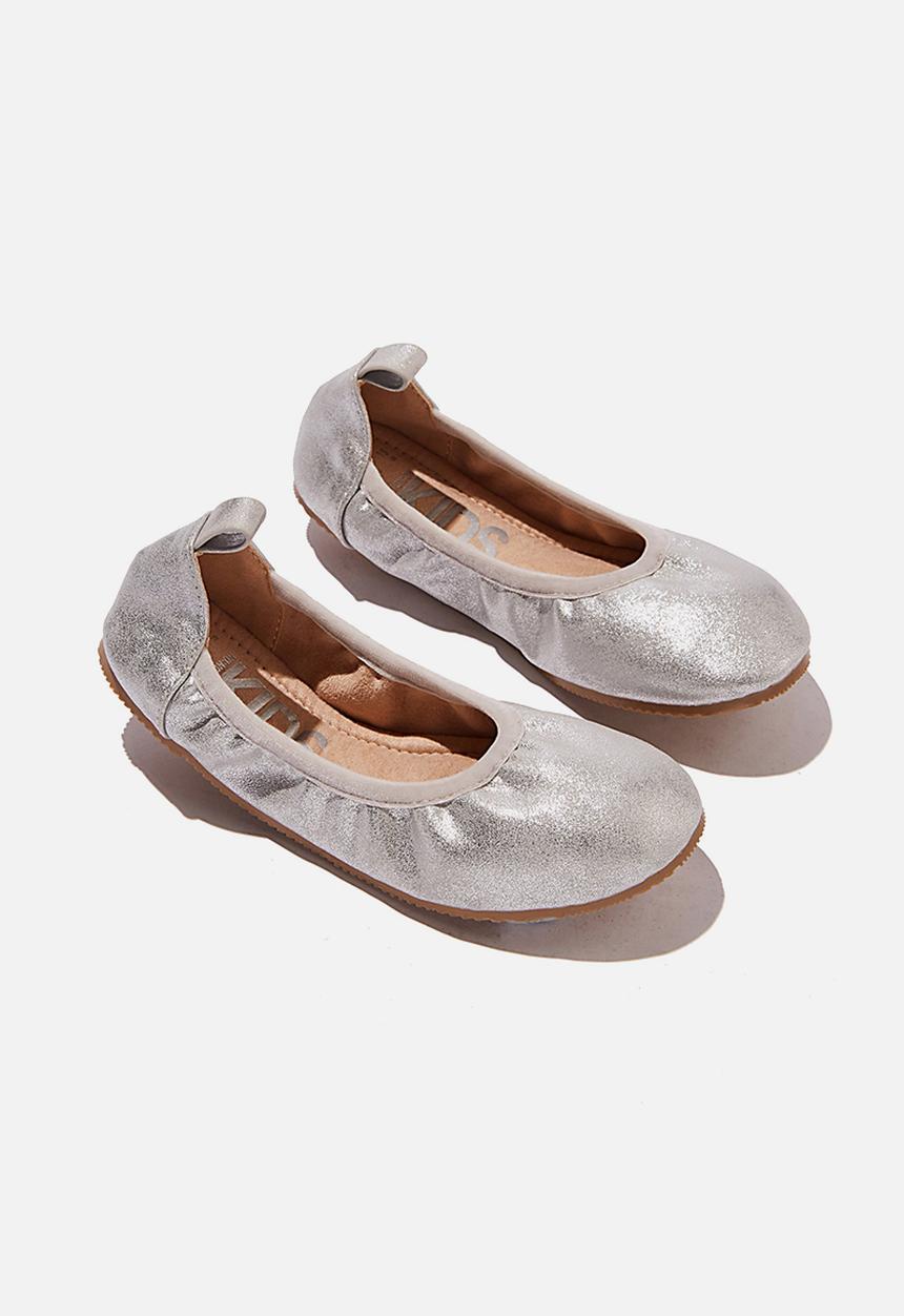 Cotton On - Kids primo ballet flat - silver shimmer tie up