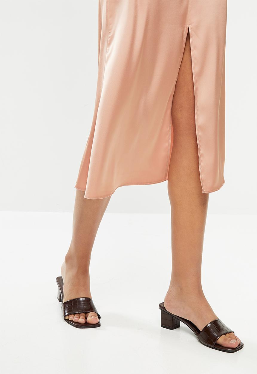 VELVET - Midi satin slip skirt with slit - coral