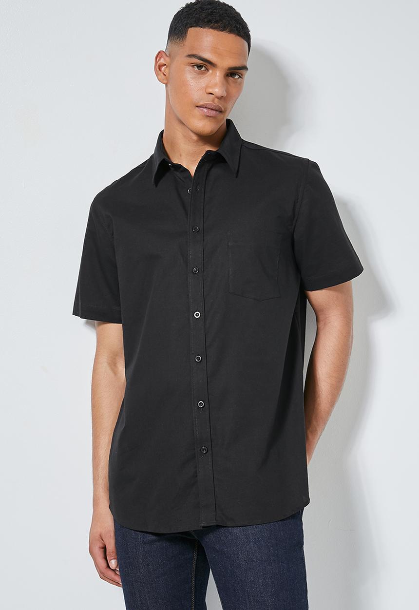 Superbalist - Regular fit single pocket short sleeve shirt - black