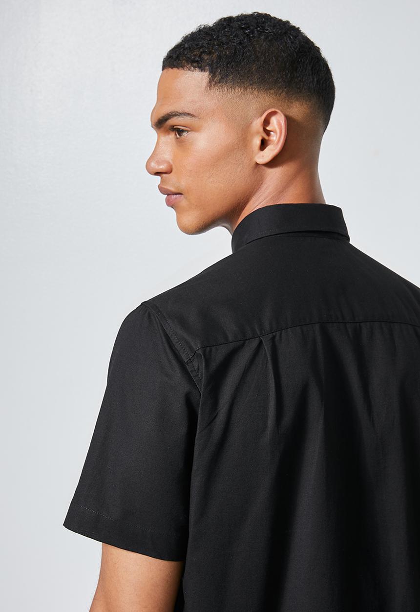 Superbalist - Regular fit single pocket short sleeve shirt - black