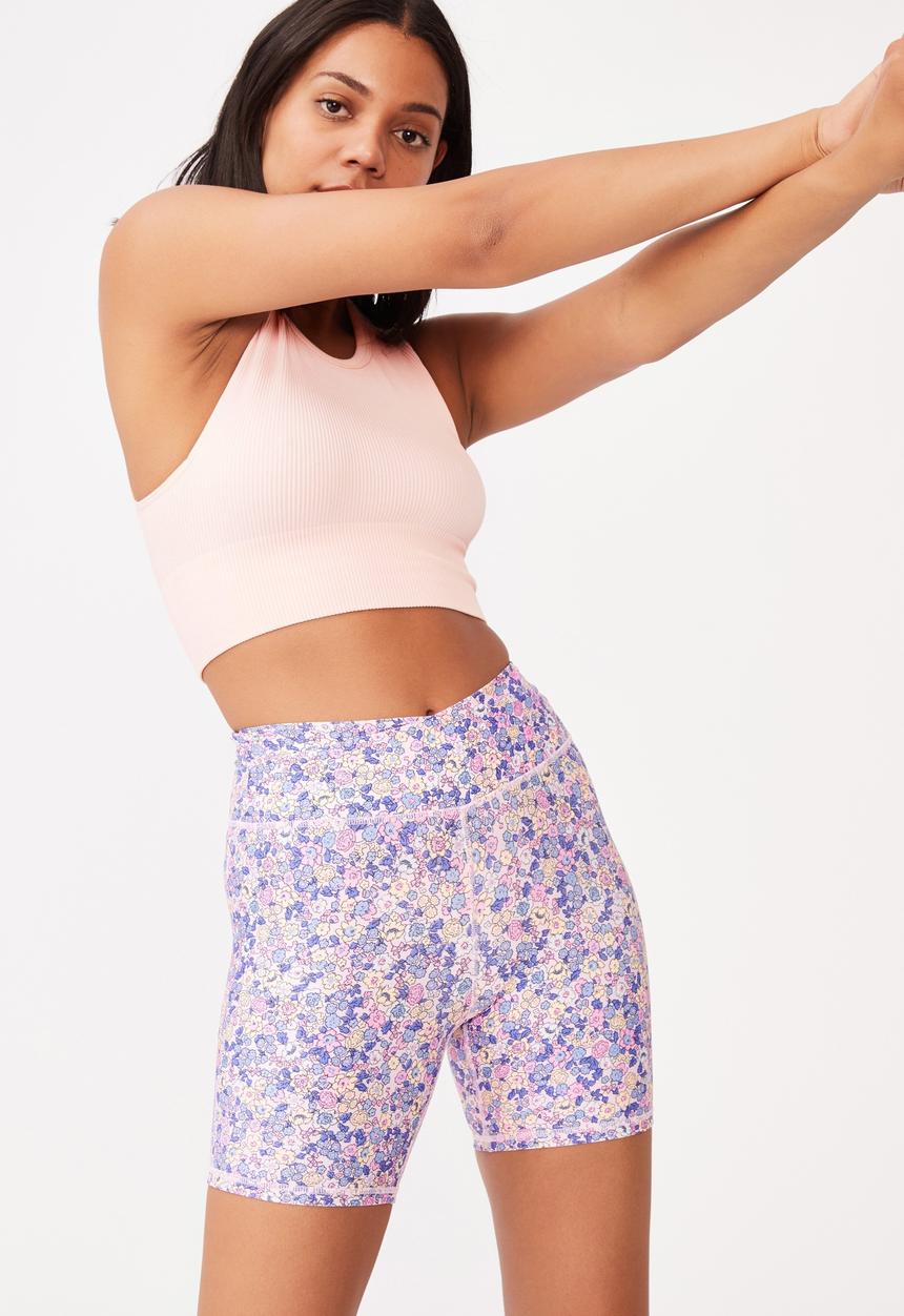 Cotton On - Strike a pose yoga short - sketched dense ditsy rose water