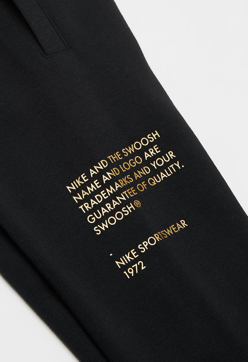 Nike - B nsw swoosh pant - black & gold